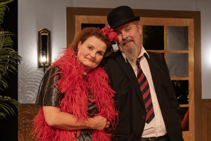 Poleenin teatteri: Pokka pitää. Merja Karjalainen ja Pauli Silvast