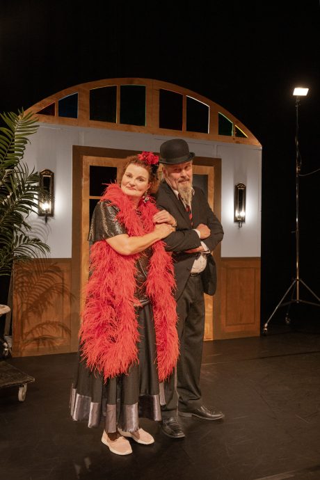 Poleenin teatteri: Pokka pitää. Merja Karjalainen ja Pauli Silvast