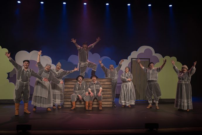 Poleenin teatteri: Kun lesket lempivät